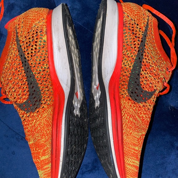 Nike Flynit Racers ‘Bright Crimson’ - Picture 5 of 5